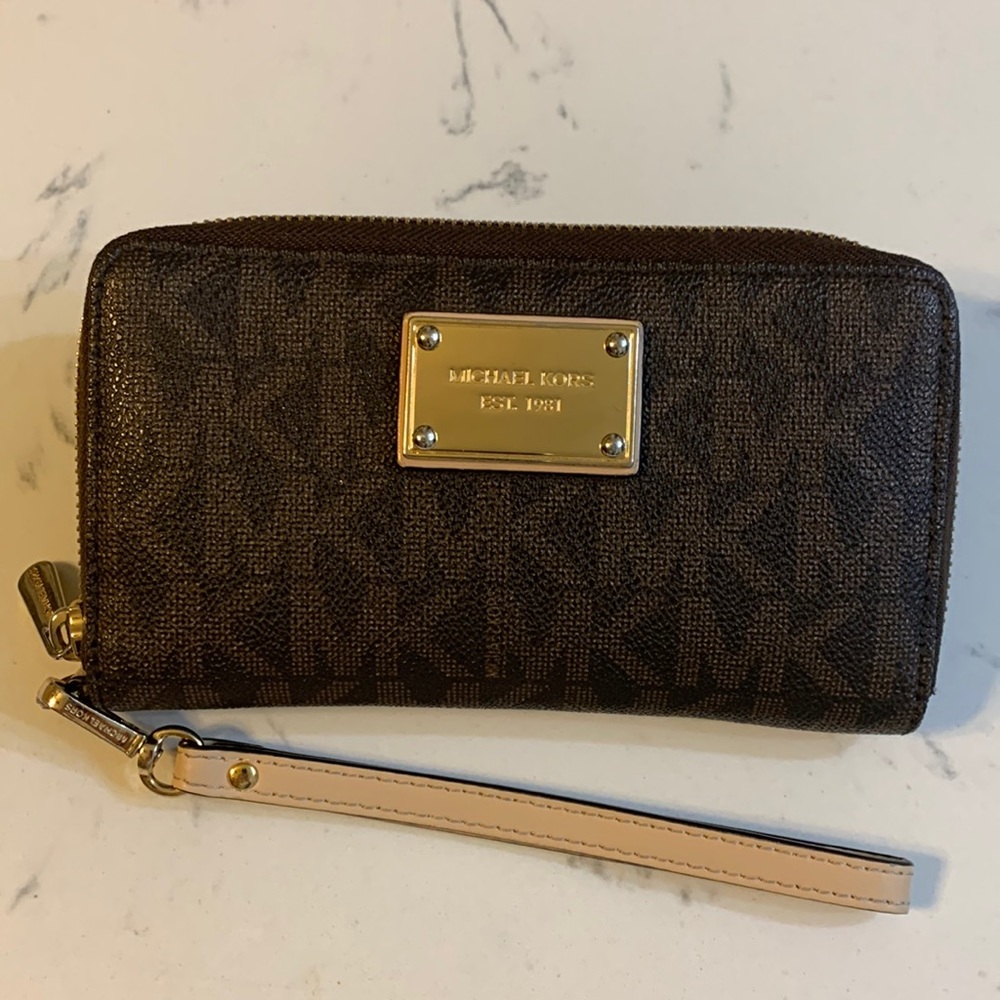 Michael Kors Wristlet Wallet